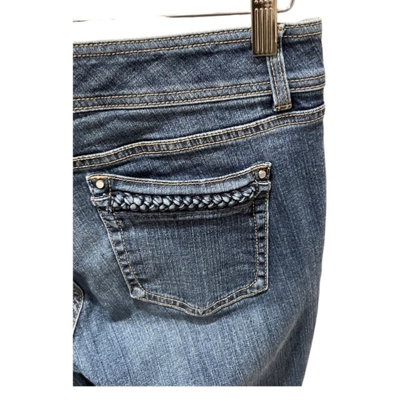 𝅺WHITE House Black Market Capri Jeans Women’s Size 6. - Picture 8 of 16